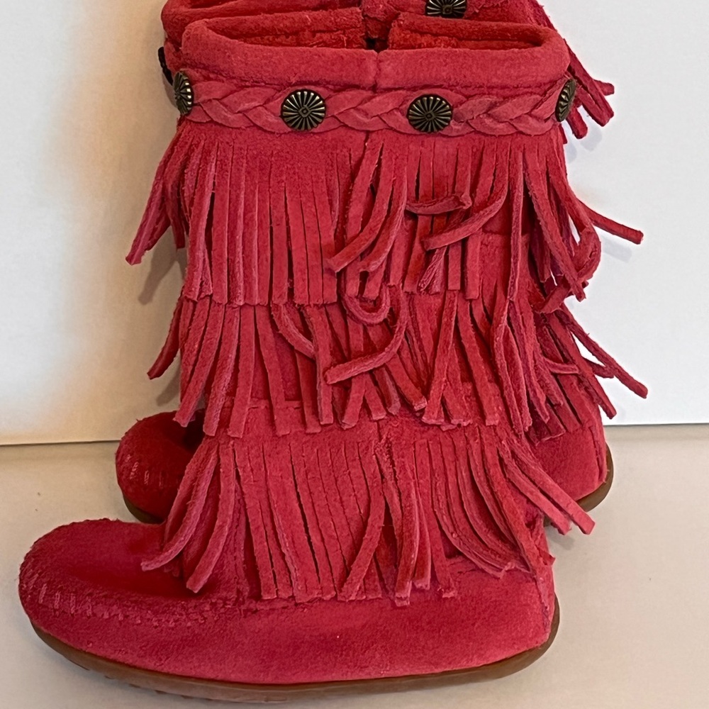 Minnetonka suede fringe boots